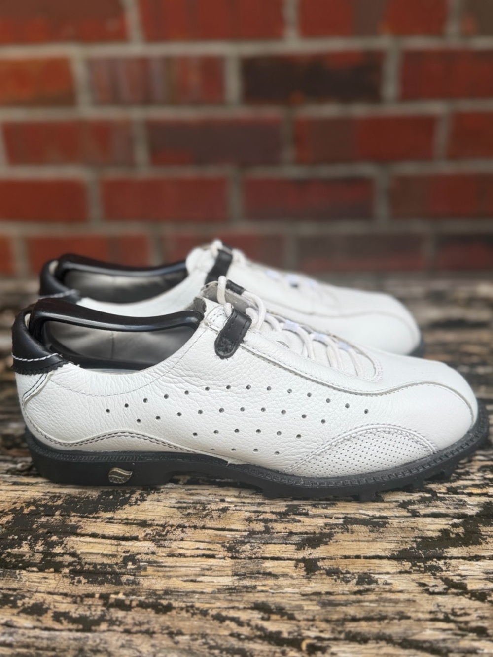 Golfstream Women’s Sz 7 White Leather Lace Up Casual Golf Shoes w/ Black Trim X1